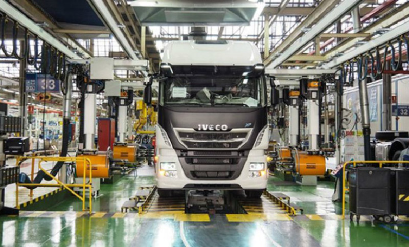 Iveco paralizará su producción y suspenderá a trabajadores por falta de insumos 