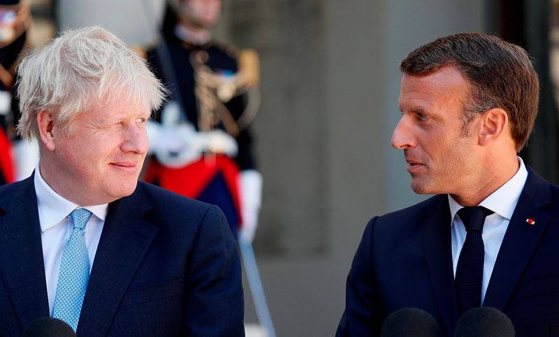 Macron apoya otro mes de negociaciones por el Brexit al recibir a Johnson en París
