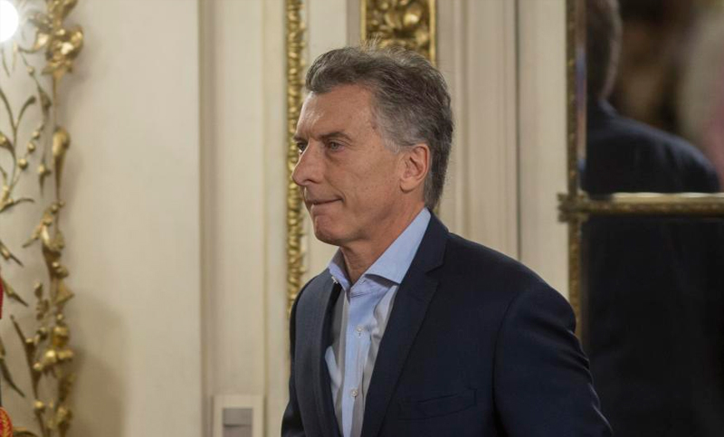 Macri le pidió votos a un grupo de alumnas sanlorencinas que visitaban la Casa Rosada