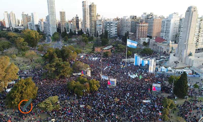 Cerca de 100 mil personas acompañaron a Alberto y Cristina Fernández en el Monumento