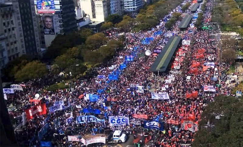 Masiva manifestación de los movimientos sociales en la 9 de Julio