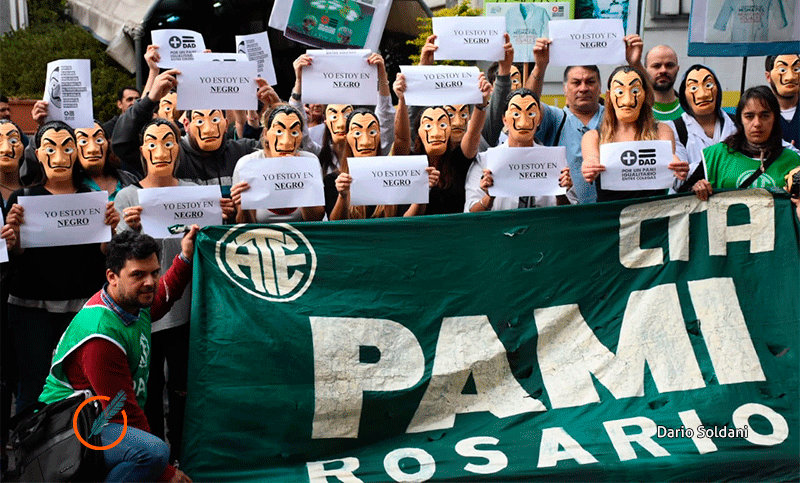 Trabajadores del Pami realizaron una asamblea contra la precarización