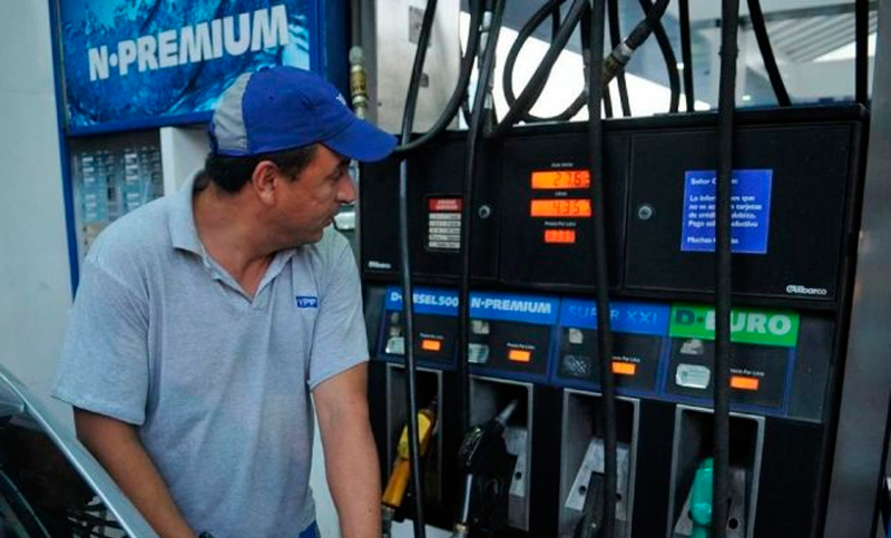 Advierten que la baja en venta de naftas premium impacta de lleno en la rentabilidad de los expendedores