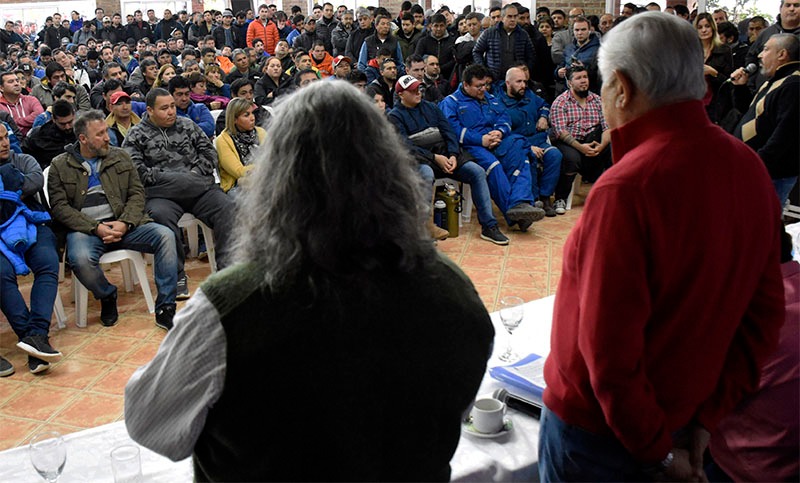 Petroleros, camioneros y comercio van por un aumento de emergencia