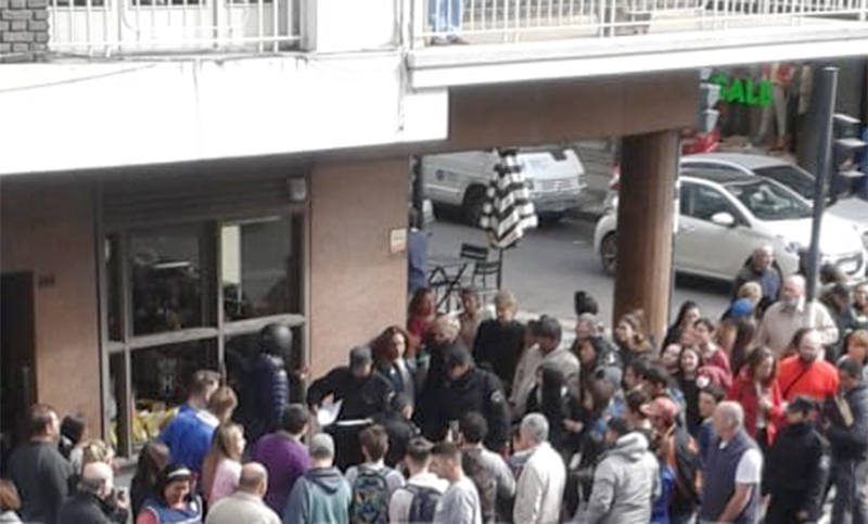 Una abogada fue agredida cuando intervino para evitar golpiza a un supuesto ladrón