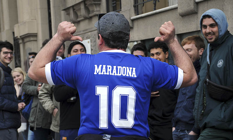 Diego Armando Maradona enloquece al pueblo tripero