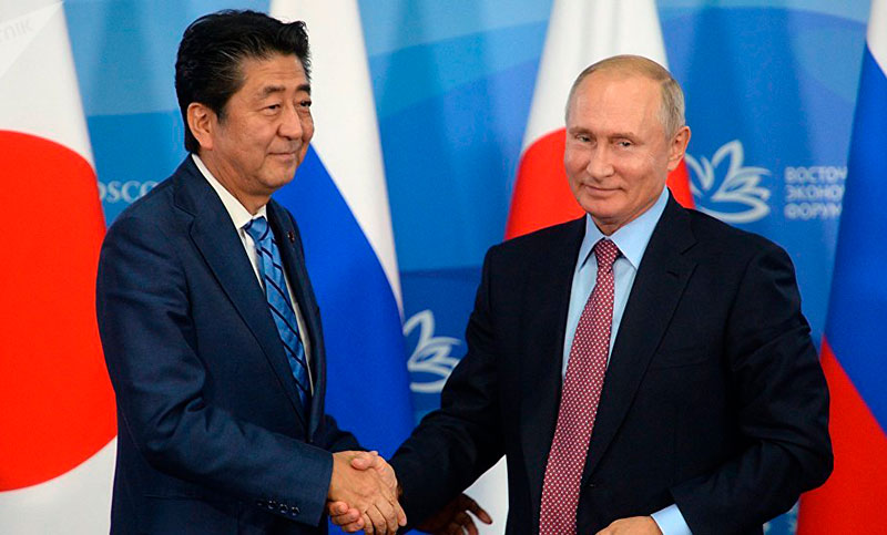 Putin y Abe abordan la firma de un tratado de paz, pero sin lograr avances