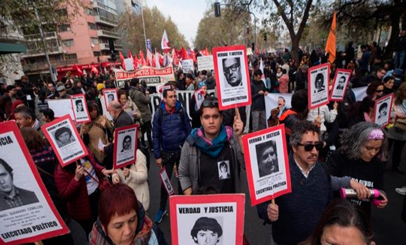 Silencio oficial, reproches opositores y marchas en el aniversario 46 del golpe militar en Chile