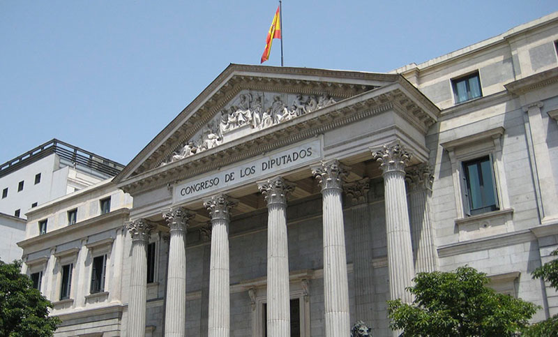 «Si no trabajas, no cobras», la campaña ciudadana contra los diputados españoles