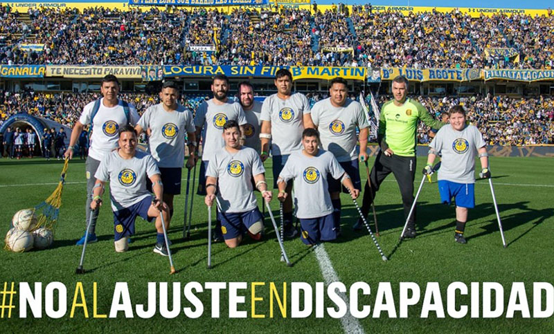 Futbolistas amputados se unen a la marcha contra los ajustes en discapacidad
