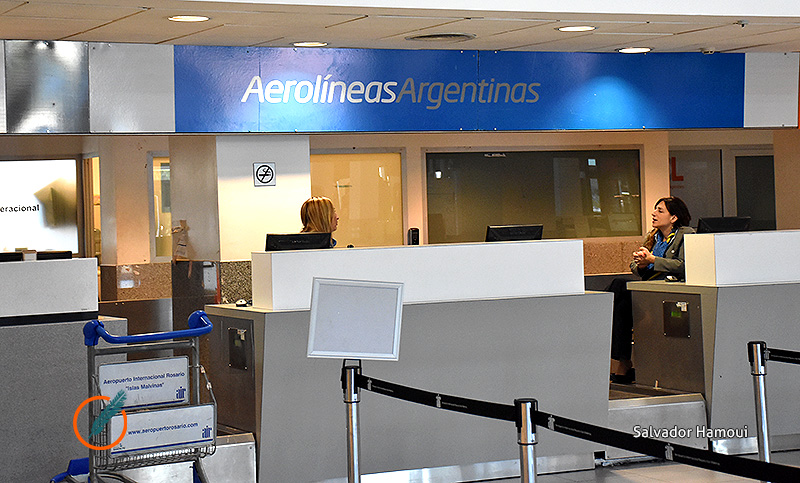 Más de 250 pasajeros varados en el Aeropuerto de Rosario por el conflicto de Aerolíneas