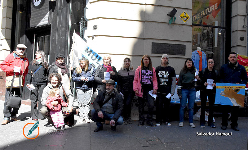Manifestantes ecologistas repudiaron la realización del congreso Mercosoja 2019