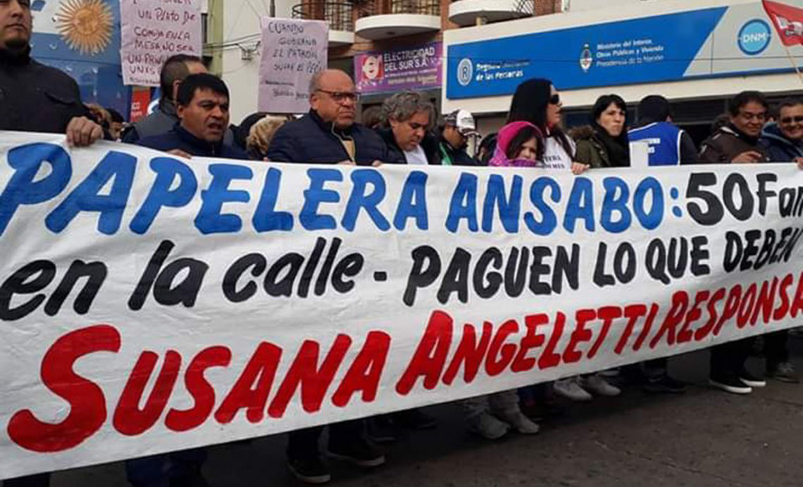 Trabajadores despedidos se manifestaron en el Puente Pueyrredón