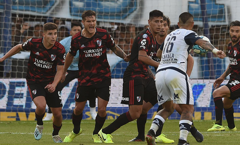River ganó en la previa del clásico y el Lobo se hunde en el descenso