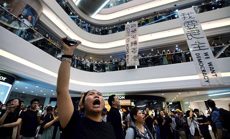 Ocupación de centros comerciales y represión policial en Hong Kong