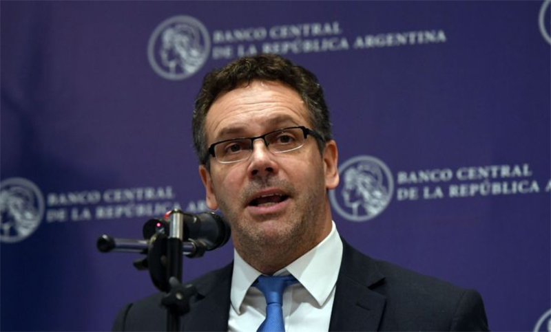 Sandleris aseguró el respaldo a los depósitos y dijo que el sistema «está sólido»