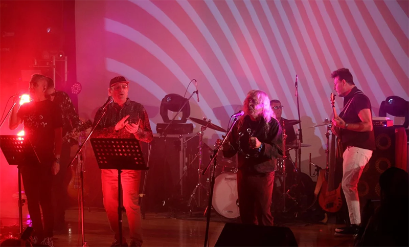 Artistas homenajearon a Luis Alberto Spinetta