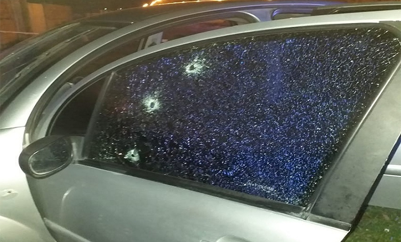 Asesinaron a balazos a un hombre dentro de su auto