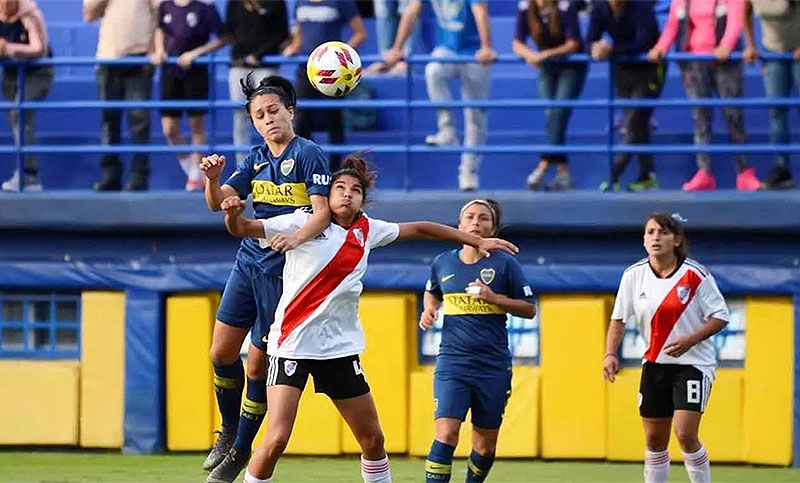 Boca y River juegan el primer Superclásico de la era profesional
