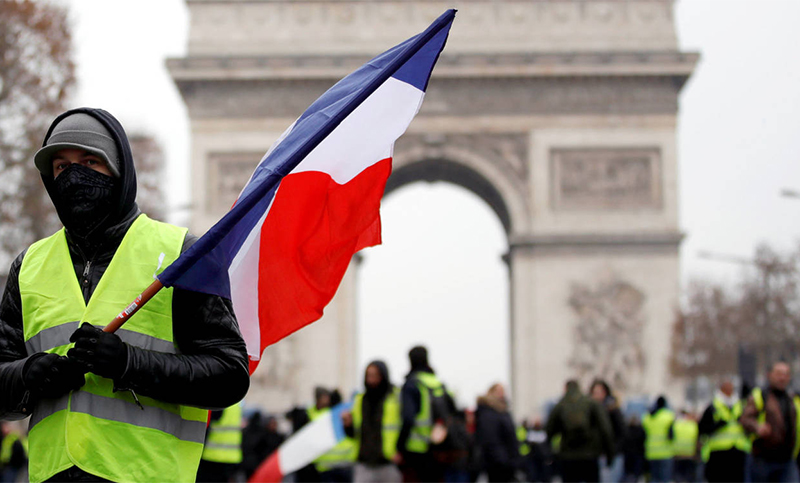 Volvieron a marchar los «chalecos amarillos» en Francia y hubo represión policial