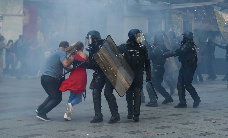 Tenso día de marcha: corridas y gases lacrimógenos contra los Chalecos Amarillos en París