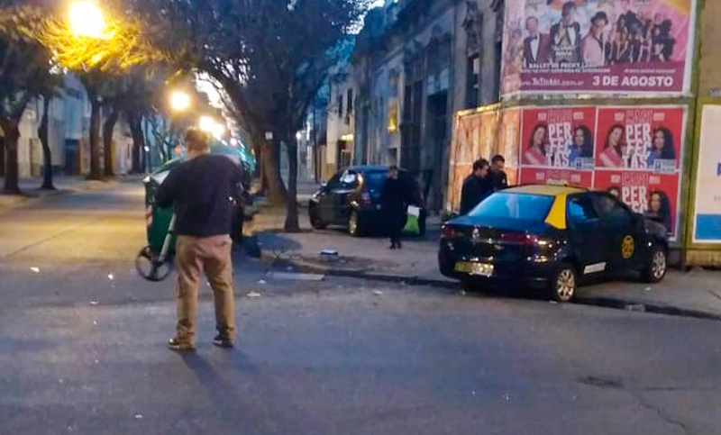 Un taxista perdió la vida en un choque en Sarmiento y Cerrito