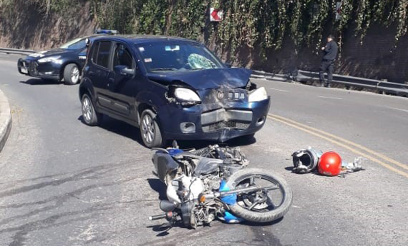 Una madre y su hija resultaron heridas en un choque en el túnel de Rosario Norte