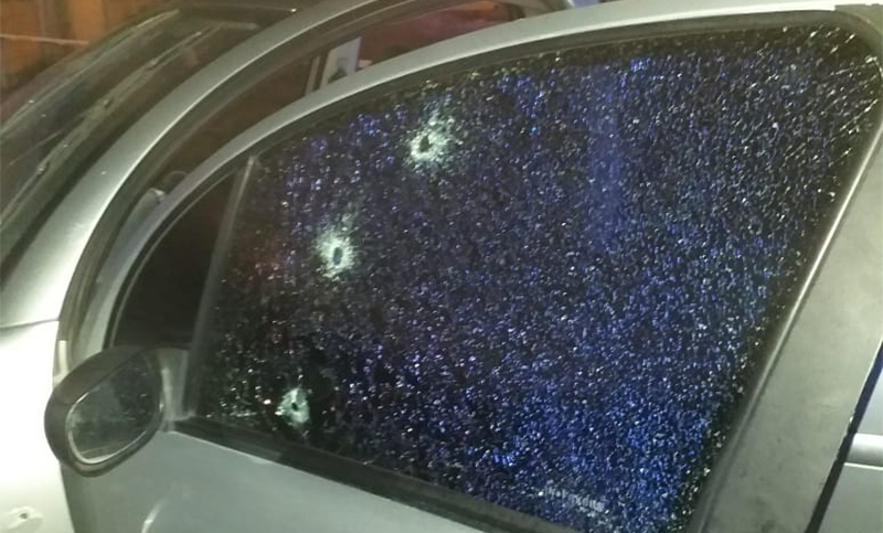 Los disparos al jefe de la Federal habrían sido desde adentro del auto
