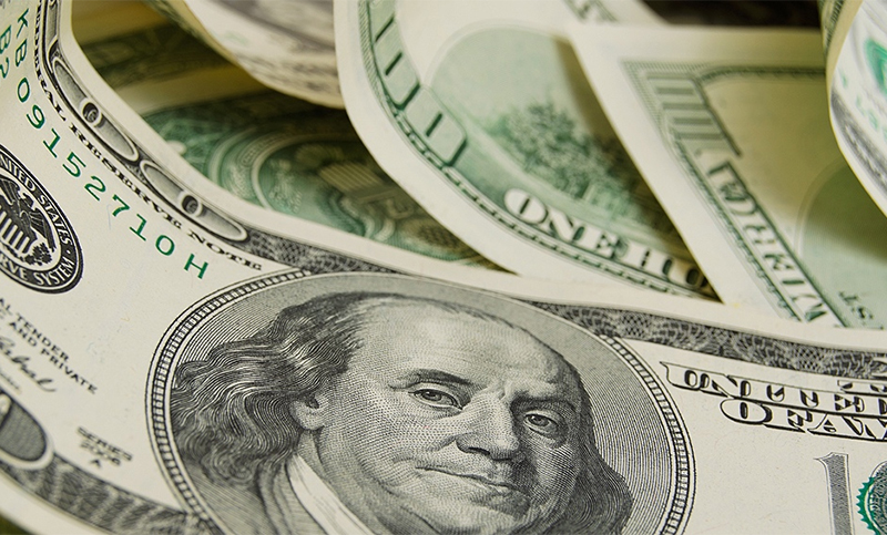 El dólar cerró a $58,48 por ventas al contado del Banco Central después de un año