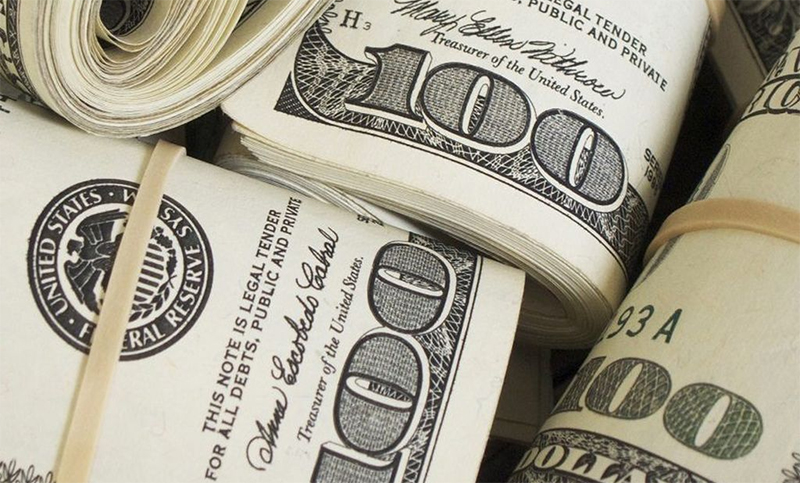 El dólar subió 33 centavos en el inicio de la semana y cerró a $58,77