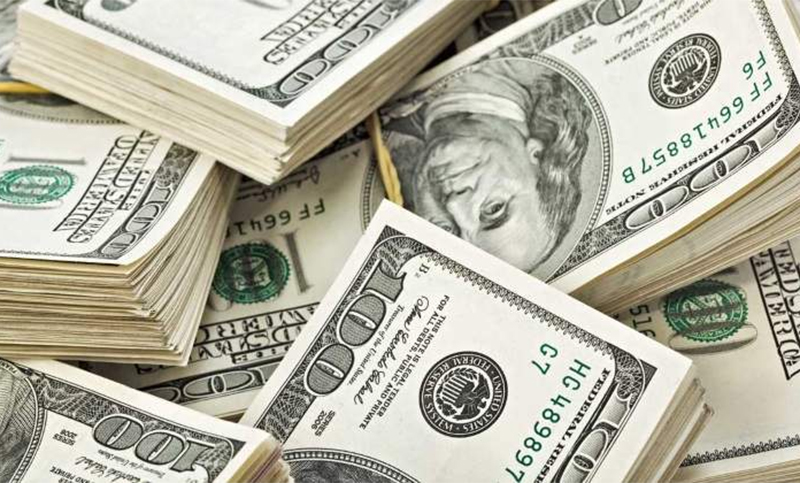 Por la corrida bancaria, los argentinos sacaron casi 10 mil millones de dólares de los bancos