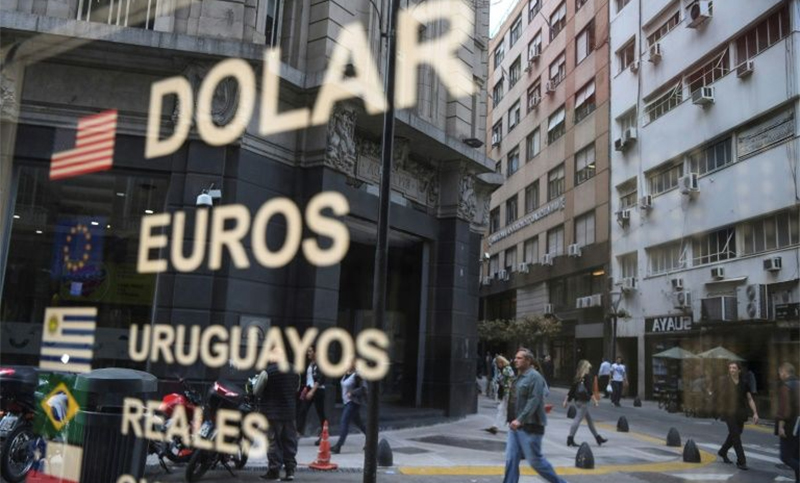 El Riesgo País vuelve a caer por debajo de los 2.000 puntos