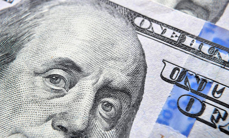 El dólar ya cotiza en alza en sociedades de Bolsa y en el Banco Nación