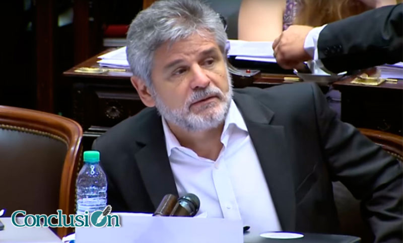 Filmus presentó proyecto que prohíbe el uso del cigarrillo electrónico en lugares cerrados