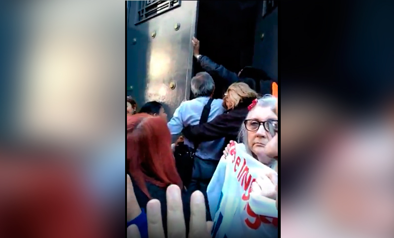 Violencia policial contra los abuelos en el Día del Jubilado