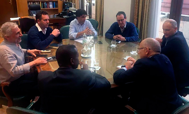 Lacunza: «Los bancos tienen todos los dólares que hacen falta para los ahorristas»