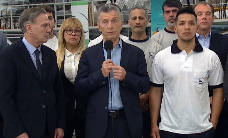 Macri prometió a las pymes reducir a cero las contribuciones patronales para nuevos empleos