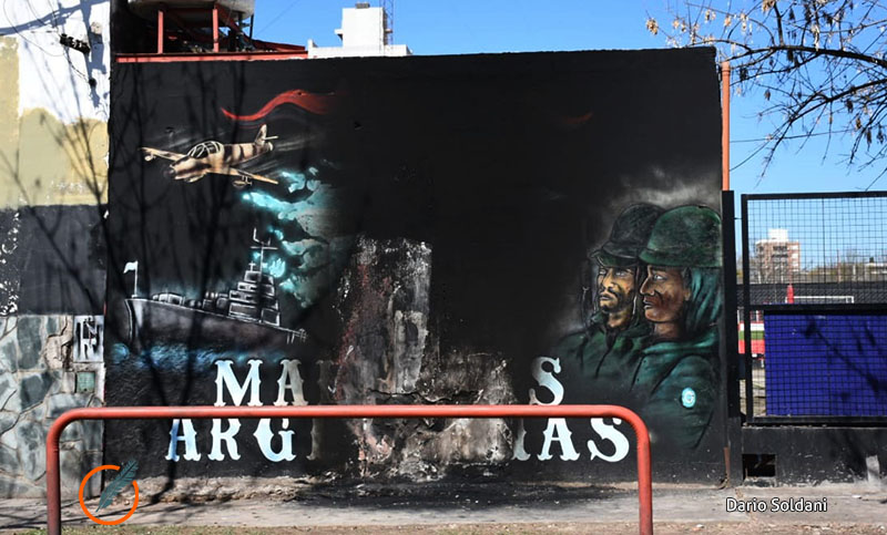 Para los ex combatientes quienes incendiaron el mural «no son hinchas, son inadaptados»