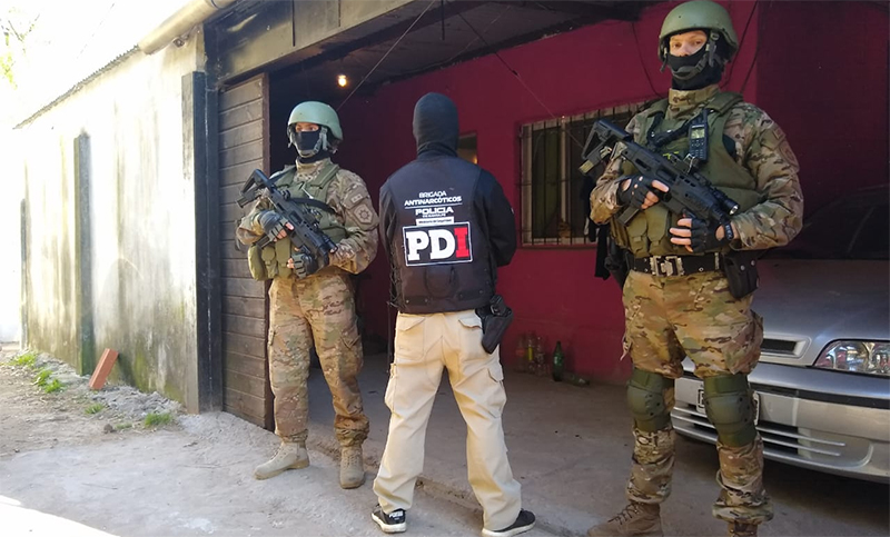 Allanamientos en un shopping y otros puntos de Rosario: quince detenidos