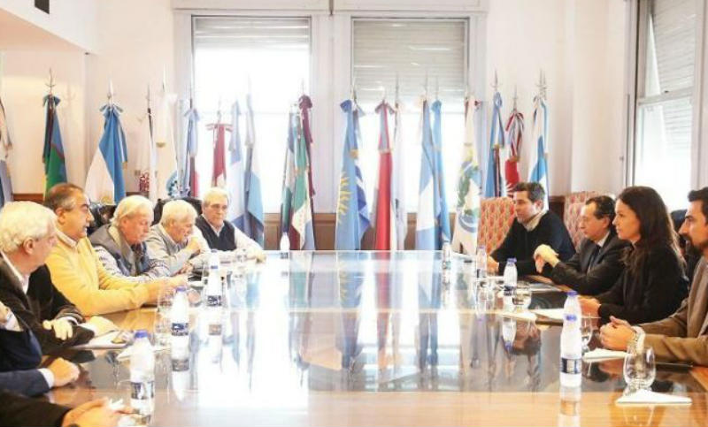 La CGT reclamó paritarias, bono de 5.000 pesos en septiembre y emergencia alimentaria