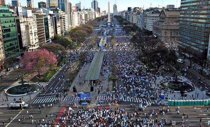 “Marcha del millón”: 200.000 personas del núcleo duro. Macri resignado a meter diputados y escapar de Comodoro Py