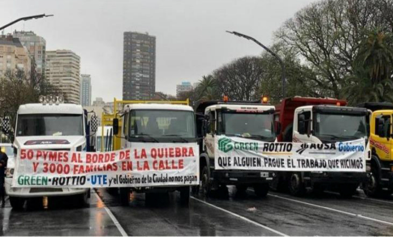 Empresas contratistas estafadas se manifestaron frente a la casa de Larreta