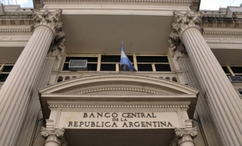 Banco Central endurece el cepo: restringe el uso de tarjetas y los adelantos en efectivo en el exterior