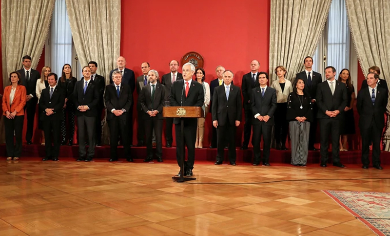 Piñera se reúne con el nuevo gabinete y busca girar la página de crisis en Chile
