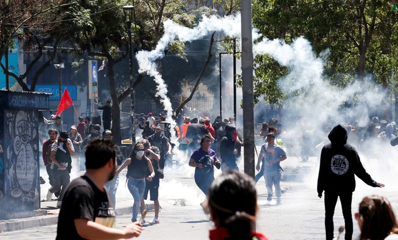 Chile: ya son once los muertos tras las protestas y se extiende el toque de queda