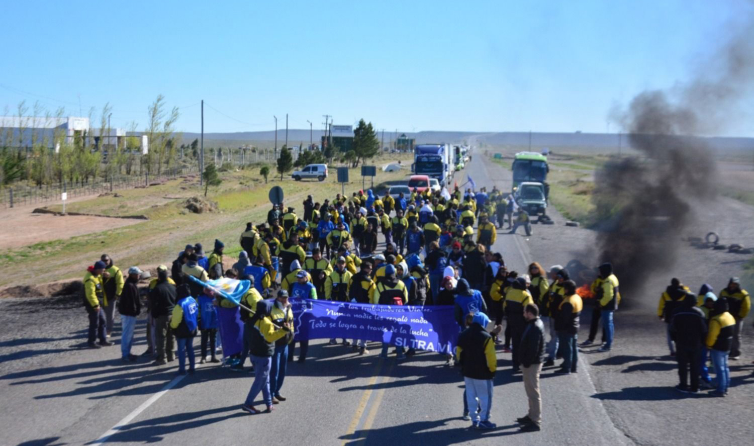Trabajadores viales de Chubut cortan las rutas de acceso a Rawson