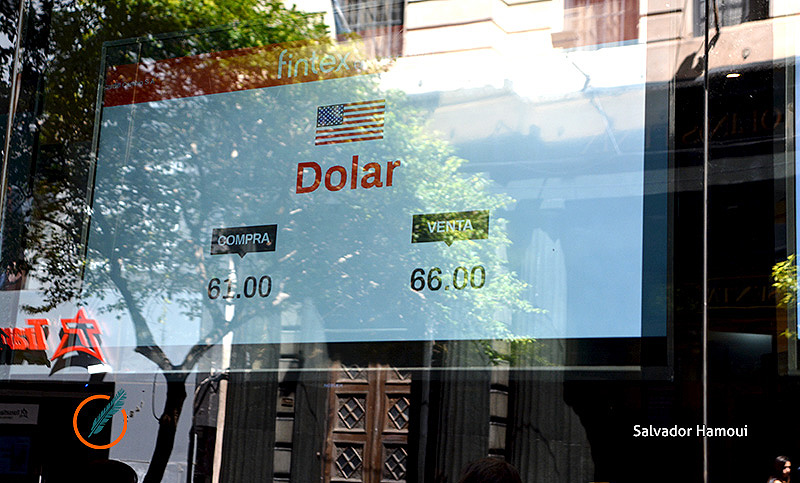 El dólar no para de subir en los bancos de la city