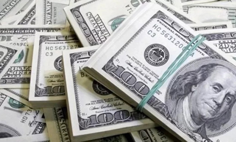 Pese a la intervención oficial, el dólar escaló 13 centavos y cerró en $60,44