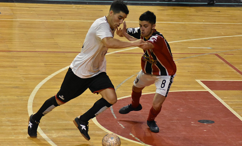 Newell’s cayó con Chacarita, perdió el invicto de local pero sigue soñando
