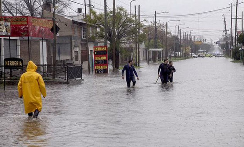 Son más de nueve mil los evacuados por las inundaciones en la provincia de Buenos Aires 